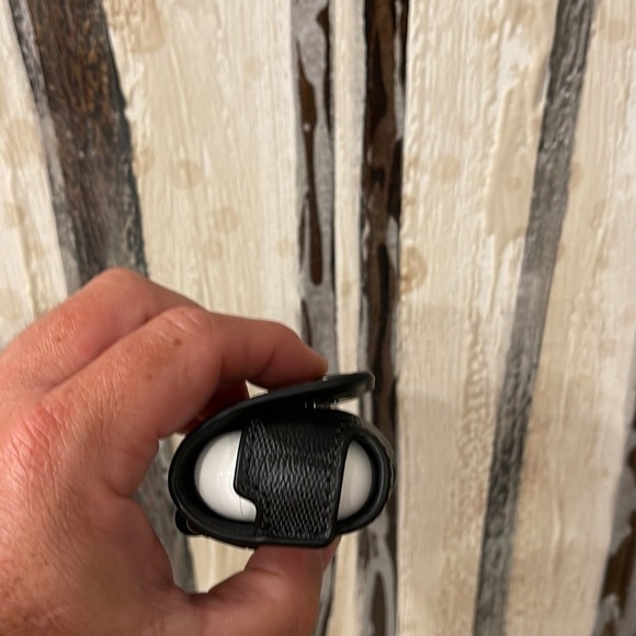 COACH Large Wireless AirPods Pro Case In Signature Canvas NEW! - Picture 6 of 9